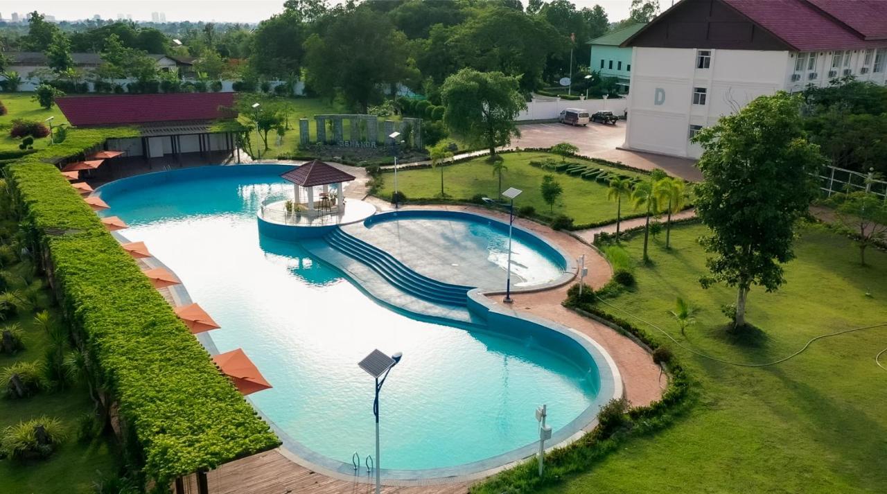 36Manor International Sport Hotel Виентиане Екстериор снимка