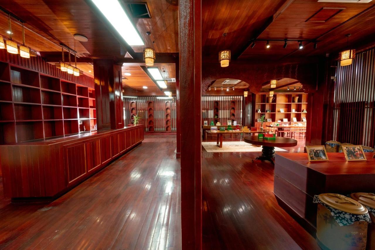36Manor International Sport Hotel Виентиане Екстериор снимка